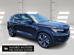 2024 Volvo XC40 B5 Plus Dark Theme