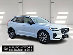 2023 Volvo XC60 B5 Plus Dark Theme