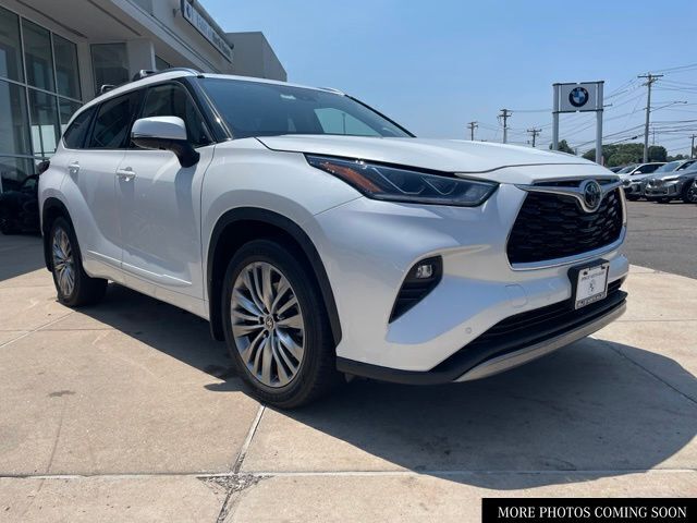 2022 Toyota Highlander Platinum